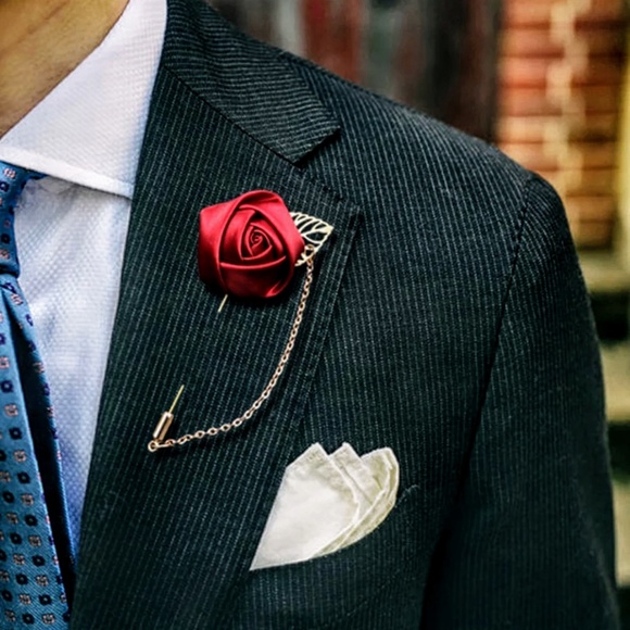 1Elegant Black Rose Feathered Wedding Pin 🌹 - Picture 2 of 2